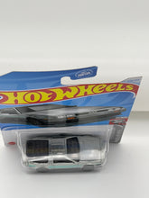 Load image into Gallery viewer, Hot Wheels DMC Delorean (Treasure Hunt)
