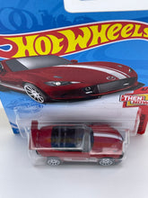 Load image into Gallery viewer, Hot Wheels ‘15 Mazda MX-5 Miata
