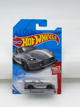 Load image into Gallery viewer, Hot Wheels ‘15 Mazda MX-5 Miata (Silver)
