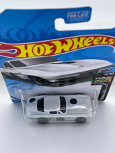 Load image into Gallery viewer, Hot Wheels ‘64 Corvette Sting Ray (White)
